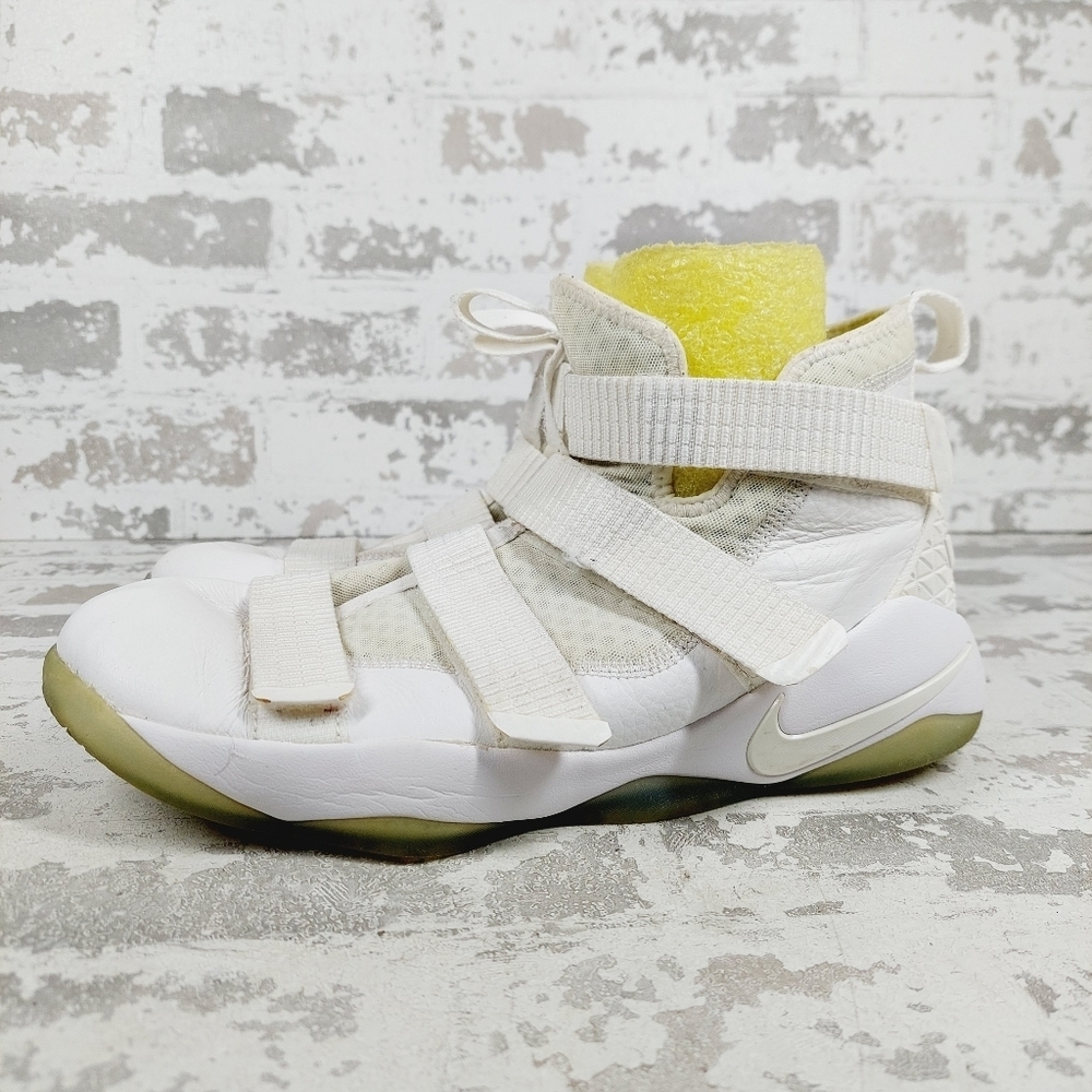 Nike White Lebron Soldier 11 Basketball Mid Top Athletic Shoes W6